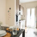아파트 Terrazza Centrale-5 Minuti Dal Porto E Stazione- *
