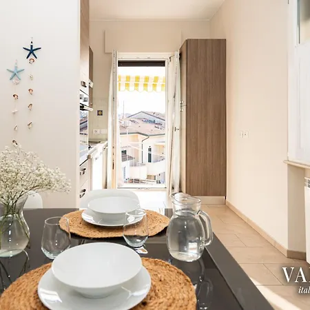 Terrazza Centrale-5 Minuti Dal Porto E Stazione- Apartamento