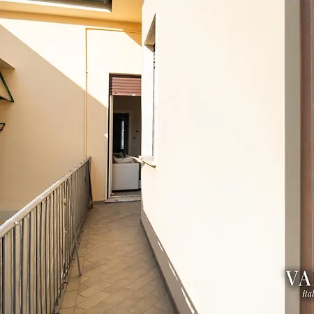 Terrazza Centrale-5 Minuti Dal Porto E Stazione-