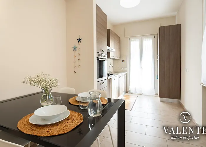 Terrazza Centrale-5 Minuti Dal Porto E Stazione- Apartment