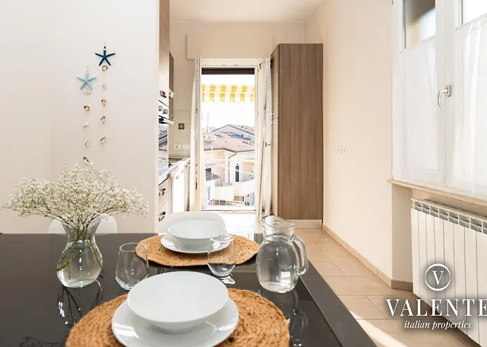 Terrazza Centrale-5 Minuti Dal Porto E Stazione- Apartment