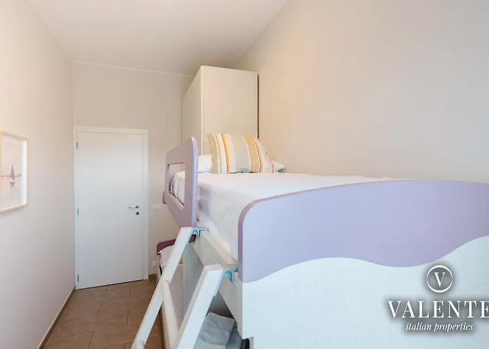 Terrazza Centrale-5 Minuti Dal Porto E Stazione- Apartment