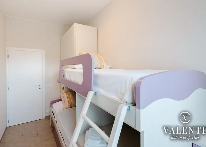 Terrazza Centrale-5 Minuti Dal Porto E Stazione- Apartment